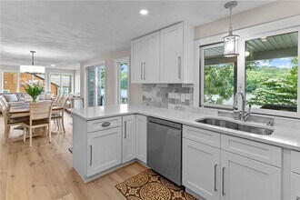8 Woodsia Rd in Narragansett, RI - Building Photo - Building Photo