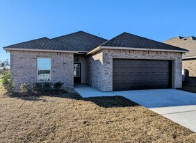 102 Tatum Ln in Youngsville, LA - Building Photo