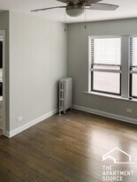 514 W Cornelia Ave, Unit 106 in Chicago, IL - Building Photo