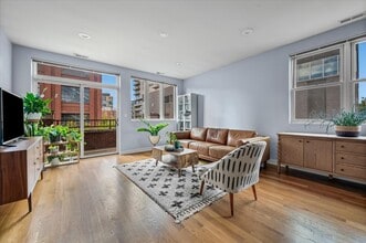 693 N Peoria St in Chicago, IL - Building Photo - Building Photo