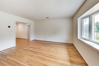 906 Snider Ln in Silver Spring, MD - Building Photo - Building Photo