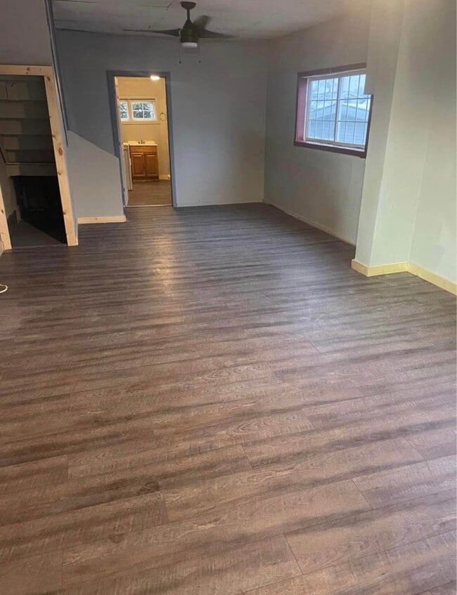 359 Locust St in New Martinsville, WV - Foto de edificio - Building Photo