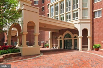 2151 Jamieson Ave, Unit 1011 in Alexandria, VA - Foto de edificio - Building Photo