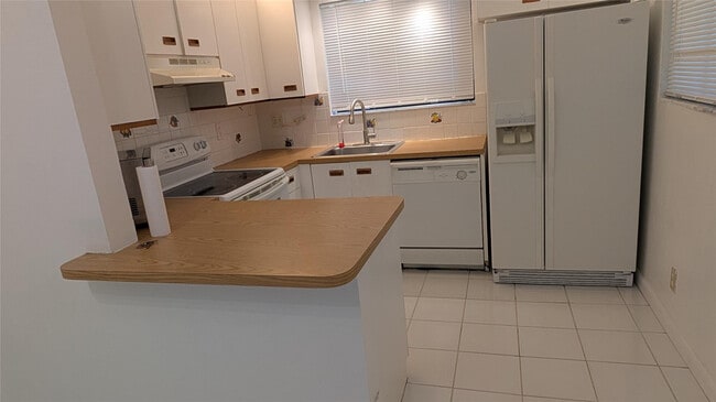 2372 NW 39th Ave in Coconut Creek, FL - Building Photo - Building Photo