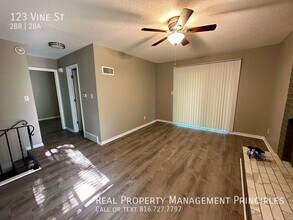 123 Vine St in Platte City, MO - Building Photo - Building Photo