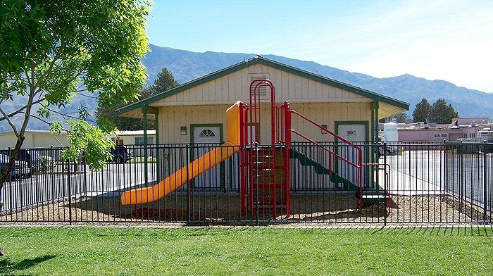 Mt. Whitney Apartments in Lone Pine, CA - Foto de edificio