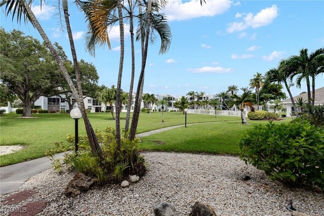 5959 Winkler Rd in Ft. Myers, FL - Building Photo - Building Photo