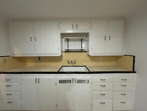 3831 NW Anderson Hill Rd, Unit #B in Silverdale, WA - Foto de edificio - Building Photo