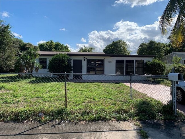 property at 2206 SW 5th St