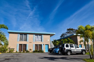 Louisiana Apartments in Fort Pierce, FL - Foto de edificio - Building Photo