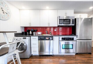 809 9th Ave in New York, NY - Building Photo - Building Photo