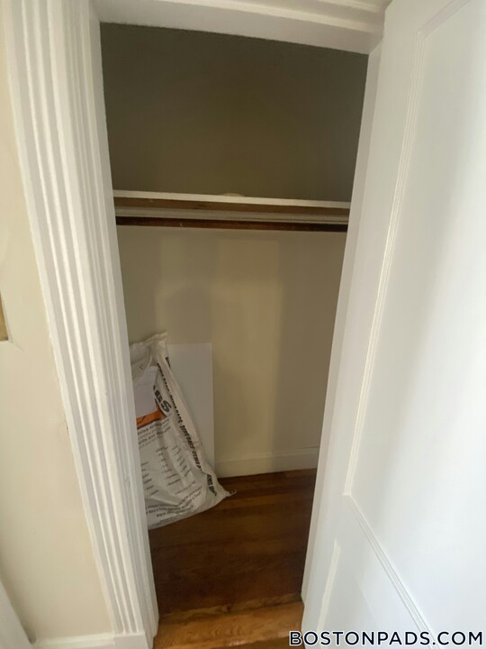 231-235 Park Dr in Boston, MA - Building Photo