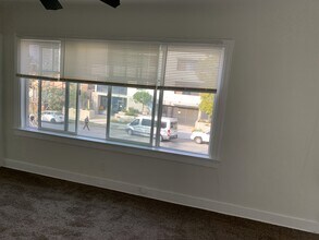 5730 1/2 La Mirada Ave, Unit Studio - 4 in Los Angeles, CA - Foto de edificio - Building Photo