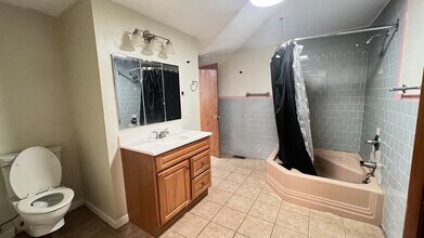 991 Main St, Unit 1 in Warren, MA - Building Photo - Building Photo
