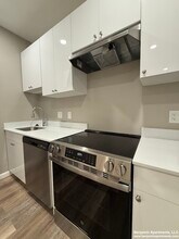 50 Evergreen St, Unit 14 in Boston, MA - Foto de edificio - Building Photo