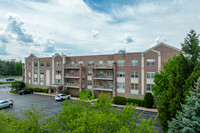 1200 S Prospect Ave in Elmhurst, IL - Foto de edificio - Building Photo