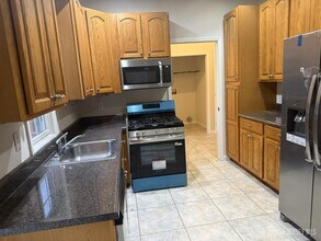 555 Georges Rd in Dayton, NJ - Building Photo - Building Photo