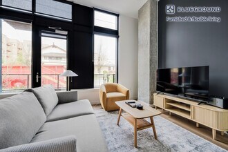 2245 NW 56th St in Seattle, WA - Foto de edificio - Building Photo