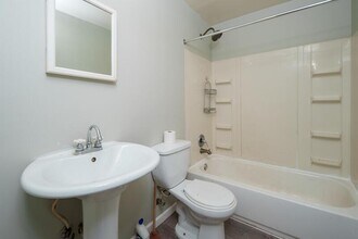 547 1st St in Troy, NY - Building Photo - Building Photo