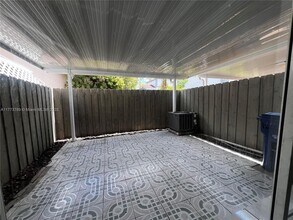 8060 NW 10th St-Unit -8 in Miami, FL - Building Photo - Building Photo