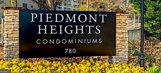 903 Summit North Dr NE, Unit Piedmont Heights in Atlanta, GA - Foto de edificio - Building Photo