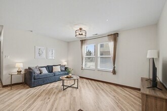 118 Rhodes St, Unit Gold Apartments in Roseland, IN - Building Photo - Building Photo