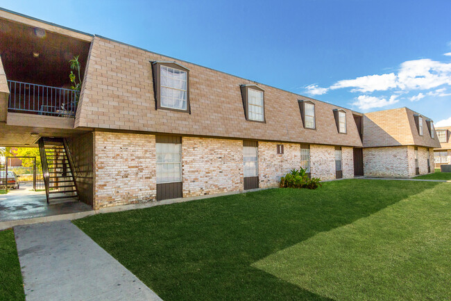 Madison on Dietrich Apartment Homes in San Antonio, TX - Foto de edificio - Building Photo