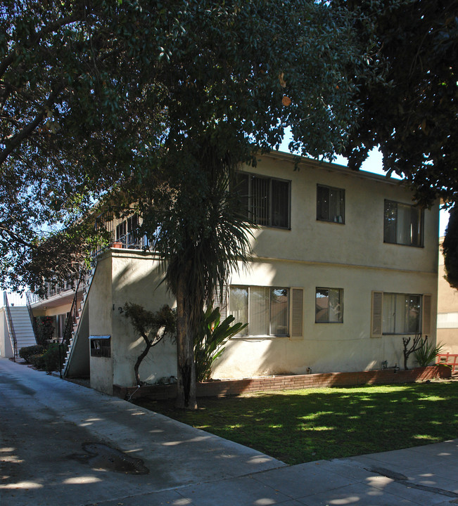 124 S Meridith Ave in Pasadena, CA - Building Photo