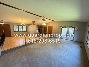 1809 Bielenberg Dr in Woodbury, MN - Building Photo - Building Photo
