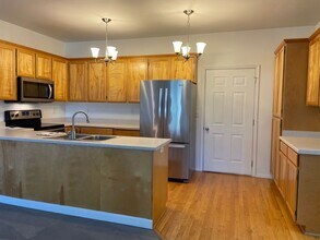 2643 Parkwood Village Ln in Central Point, OR - Building Photo - Building Photo