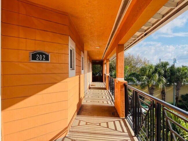 325 NE 2nd Ave in Delray Beach, FL - Building Photo - Building Photo