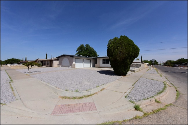 10169 Dunbarton Dr in El Paso, TX - Building Photo - Building Photo