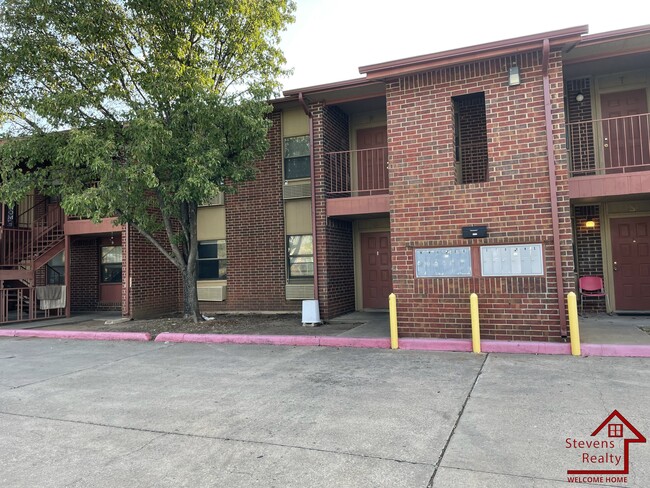 1912 SW D Ave in Lawton, OK - Foto de edificio - Building Photo