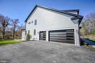 2424 Carey Ln in Vienna, VA - Building Photo - Building Photo