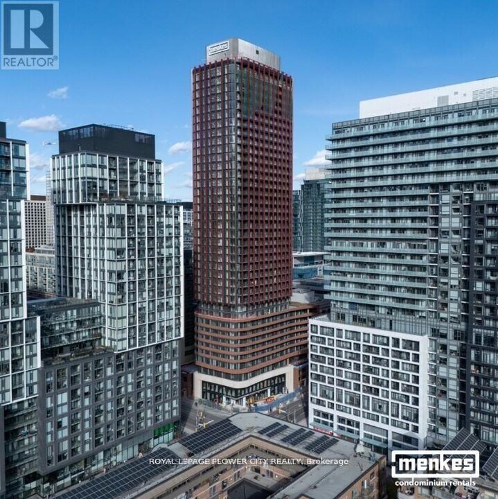 180 Front St E in Toronto, ON - Building Photo