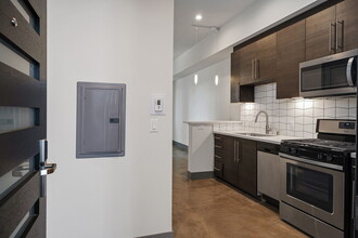 T Loft Apartments in Los Angeles, CA - Building Photo - Building Photo