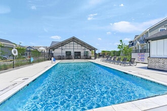 Heritage Court Luxury Townhomes *Now Open in Sherman, TX - Foto de edificio - Building Photo
