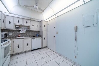 3800 S Ocean Dr in Hollywood, FL - Building Photo - Building Photo