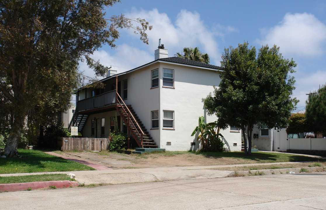 926-932 Emerald St in San Diego, CA - Building Photo