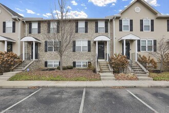 243 Oxford Oak Dr, Unit 243 in Columbus, OH - Foto de edificio - Building Photo