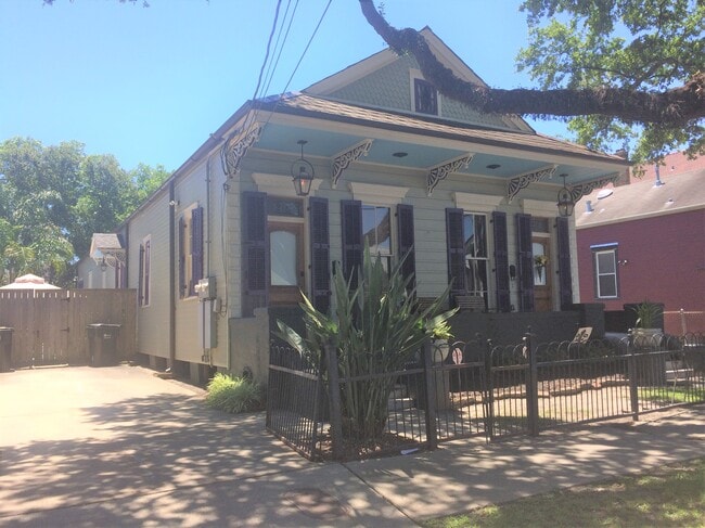 property at 218 N Alexander St