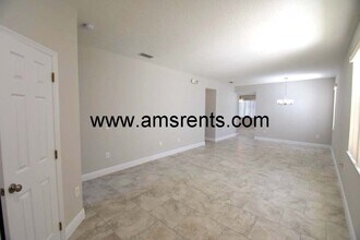 127 Forest View Ct in Davenport, FL - Building Photo - Building Photo