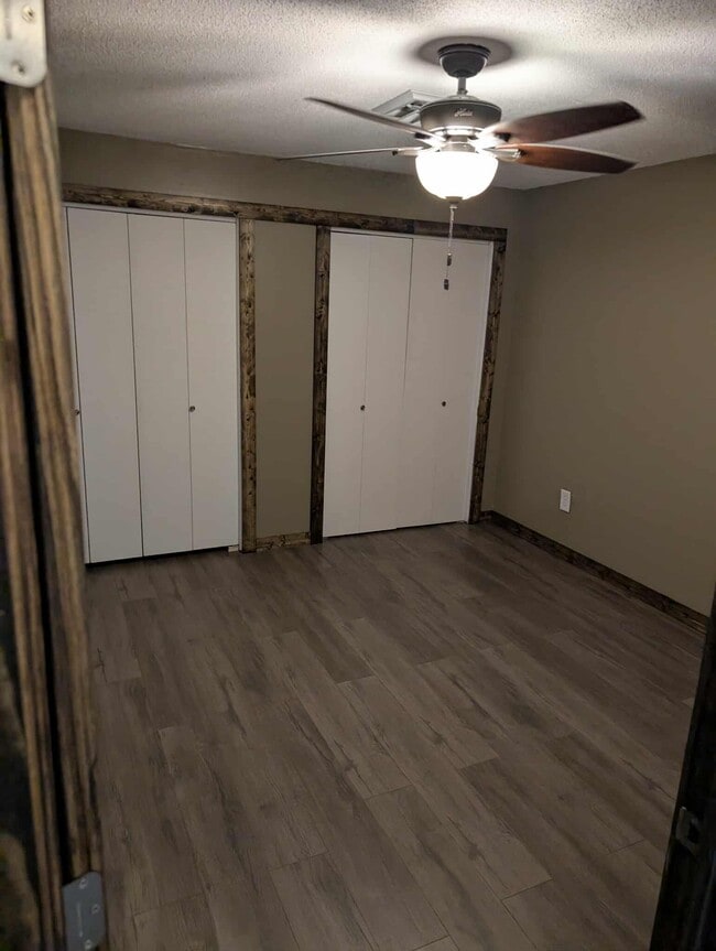 323 S Broadway St in Little York, IL - Building Photo - Building Photo