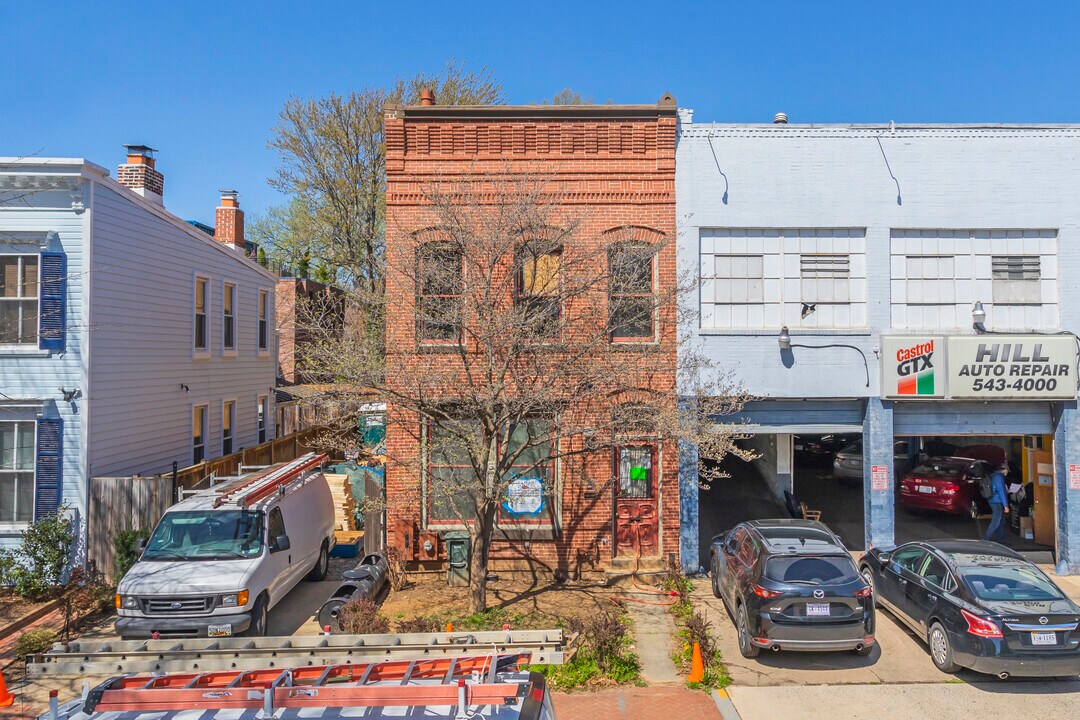 710 E St SE in Washington, DC - Building Photo