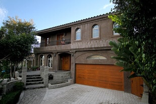 5970 W 79th St in Los Angeles, CA - Building Photo