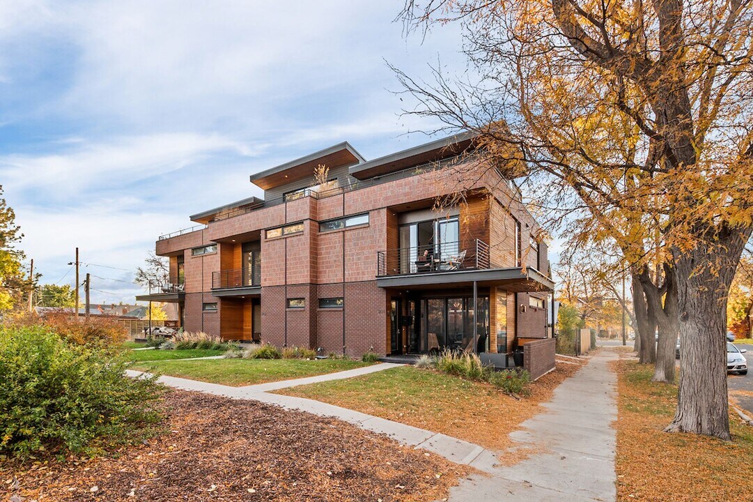 203 S Marion St Pkwy in Denver, CO - Building Photo