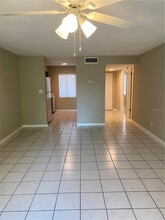 7519 Pitch Pine Cir in Tampa, FL - Building Photo - Building Photo