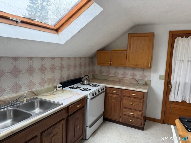 183 Columbia St in New Britain, CT - Building Photo - Building Photo