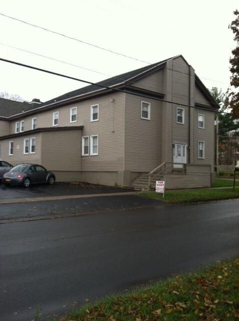 49 Tappan St in Baldwinsville, NY - Foto de edificio - Building Photo
