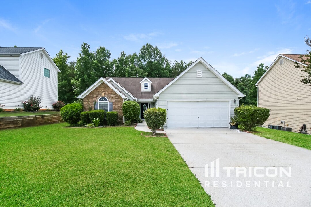 300 Stone Ridge Way in Covington, GA - Building Photo